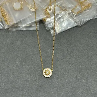 Collier pendentif circulaire de compas-étoile en ton doré
