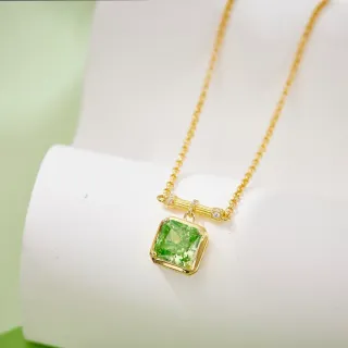 Collar con colgante de gemas cuadrado verde en bezel de tono dorado
