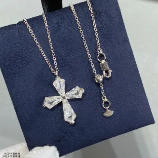 Graff Ice Cross টেপারড ব্যাগুয়েট হীরা পেন্ডেন্ট মালা