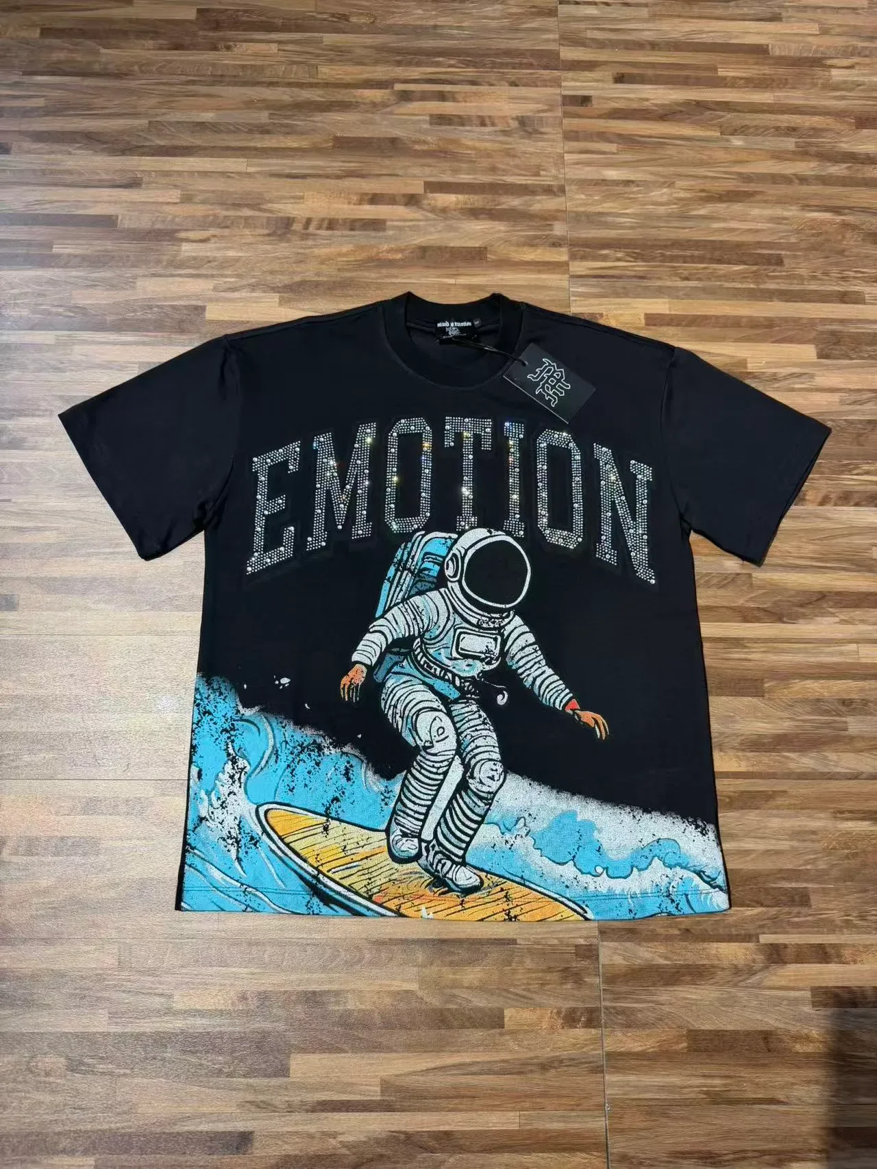 T-shirt graphique astronaute surf strass 'EMOTION' 3