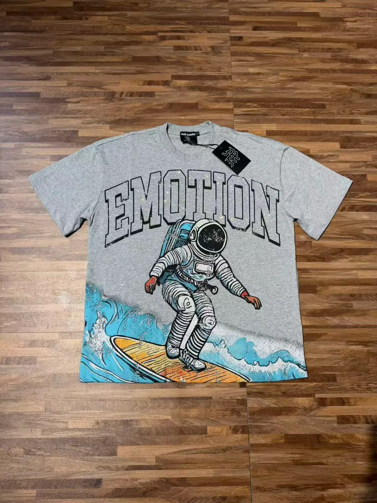 T-shirt graphique astronaute surf strass 'EMOTION' 5