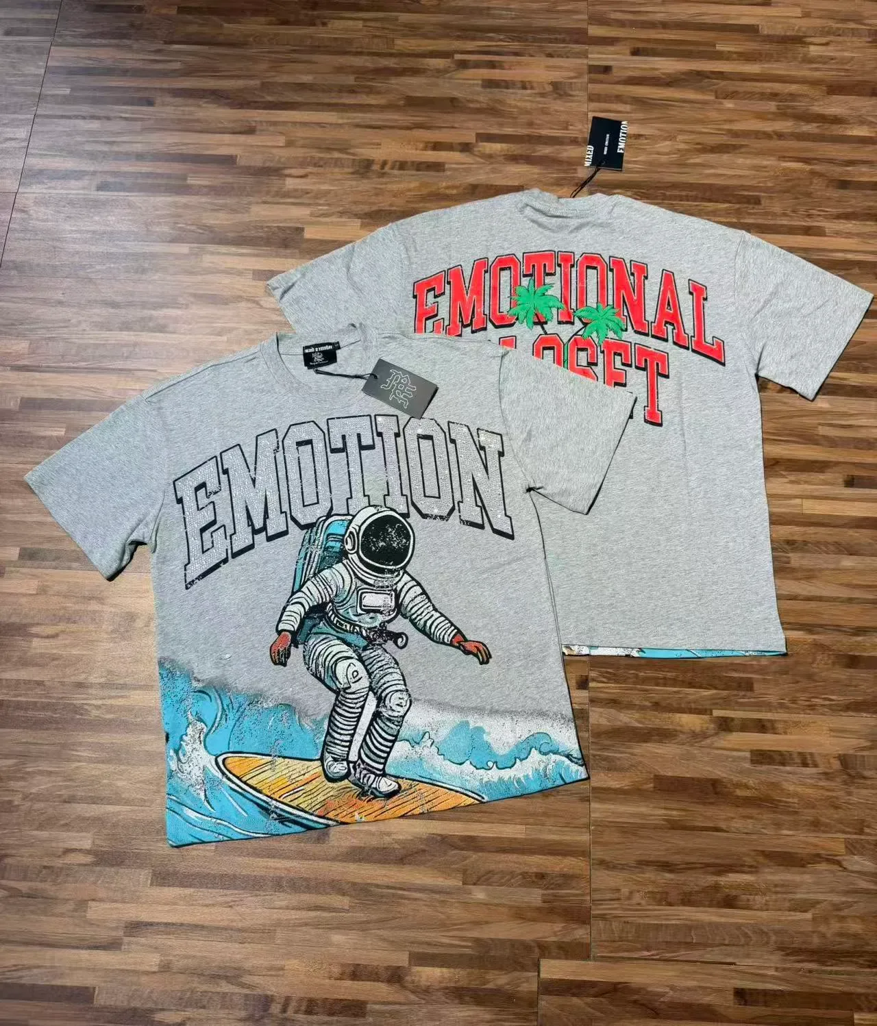 T-shirt graphique astronaute surf strass 'EMOTION' 7