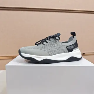 حذاء رياضي رمادي أسود مع علوة شبكة الخياطة وقاعدة sculpted white midsole