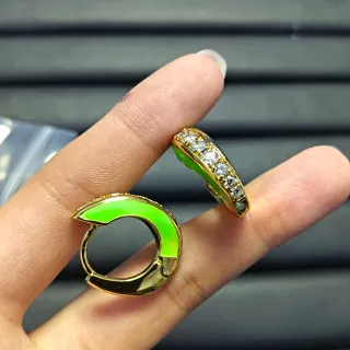 Brincos de Aro em Ouro Verde com Bisagra