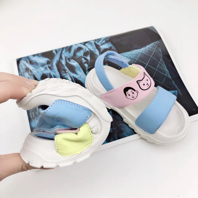绿色粉色双带魔术贴闭合休闲凉鞋 15