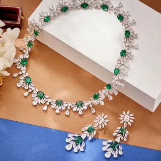 সবুজ রূপালী ফুলের নিদর্শন জমাট বাঁধা রত্ন হার