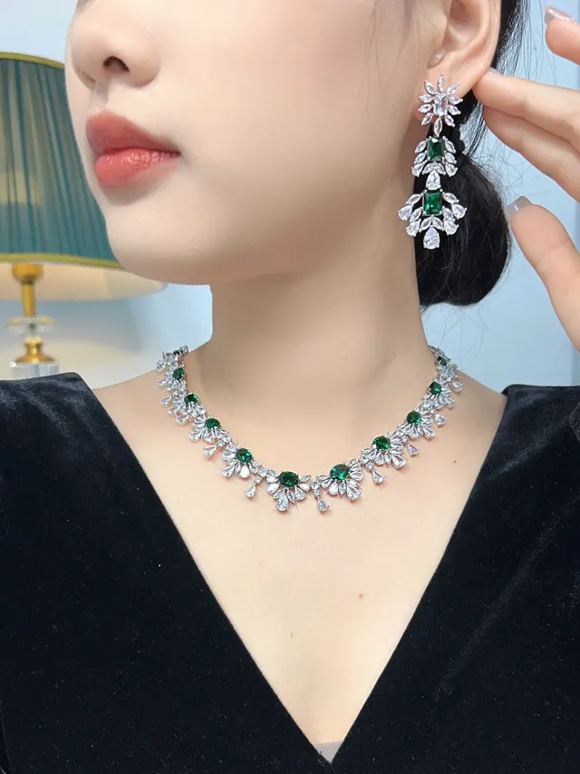 Green Silver Floral Motif Clustered Gemstones Necklace 8