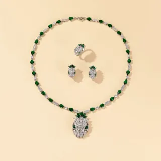 Collier pendentif ananas argent vert et gemmes blanches alternantes