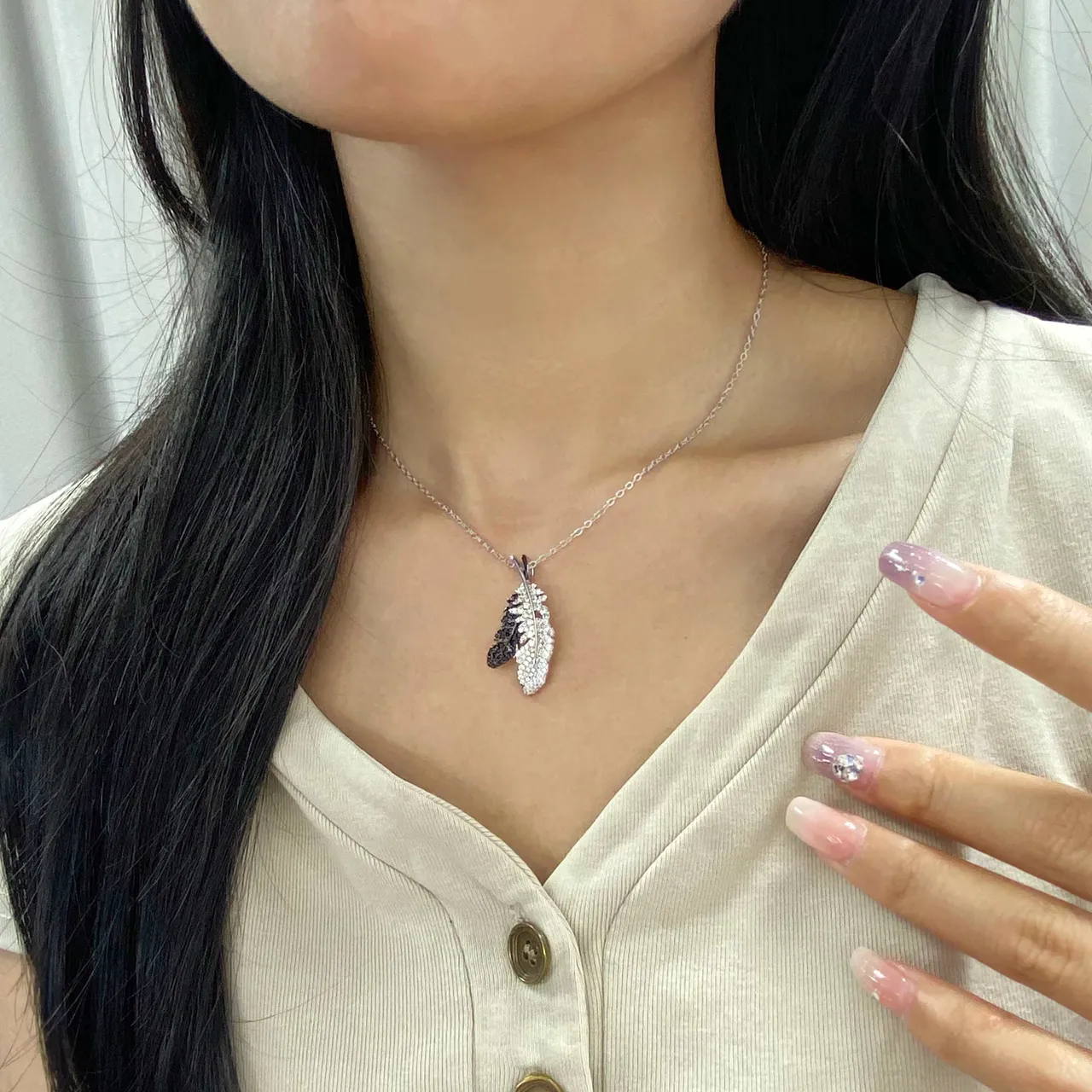 HEFANG Silver Black Feather Motif Pavé-Set Stones Necklace 2