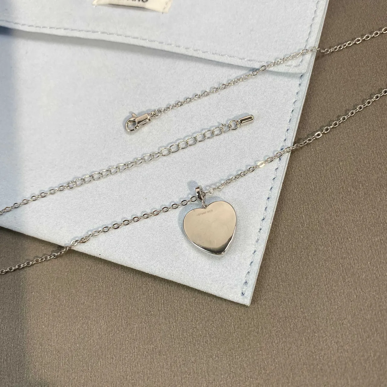 HEFANG Silver Gray Heart-Shaped Pendant Pavé-Set Border Necklace 4