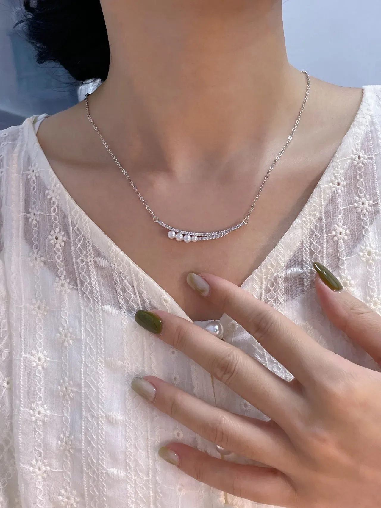 HEFANG Silver White Curved Bar Pendant Pavé Crystal Setting Necklace 3