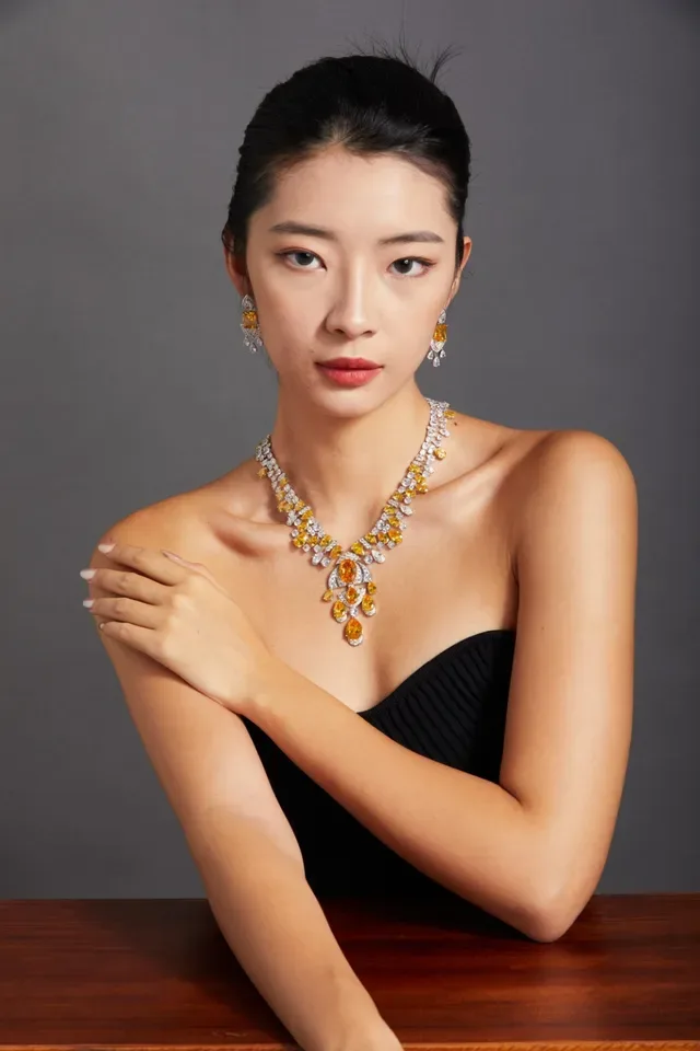 High-Jewelry Yellow and Clear Gemstone Choker Necklace 2