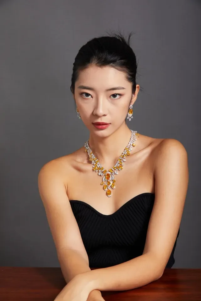 High-Jewelry Yellow and Clear Gemstone Choker Necklace 3