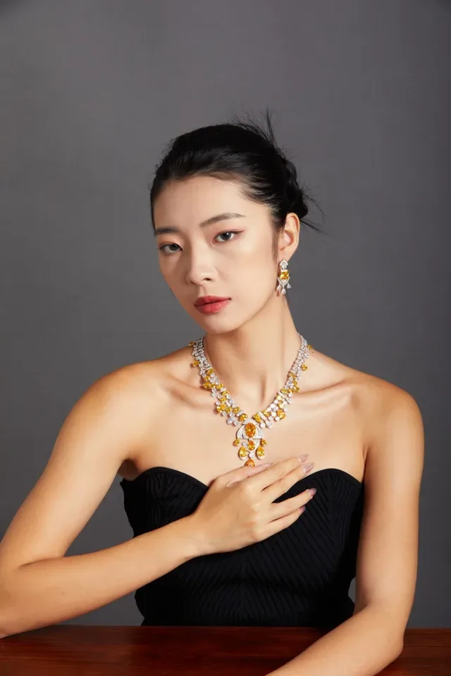 High-Jewelry Yellow and Clear Gemstone Choker Necklace 5