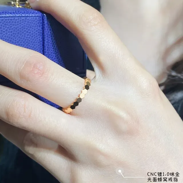 Honeycomb Ring Gold Faceted Band Polished And Matte Dual-Finish Ring 7