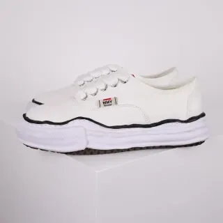 MMY Footwear أبيض أسود كانفاس الجزء العلوي متموج الياقة زينة حذاء رياضي