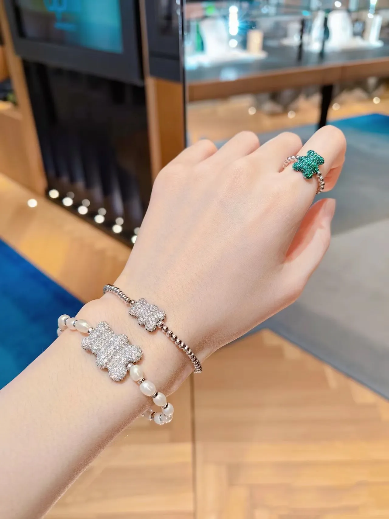 Pulseira com pérolas e cristais no centro, cor verde marinho 4