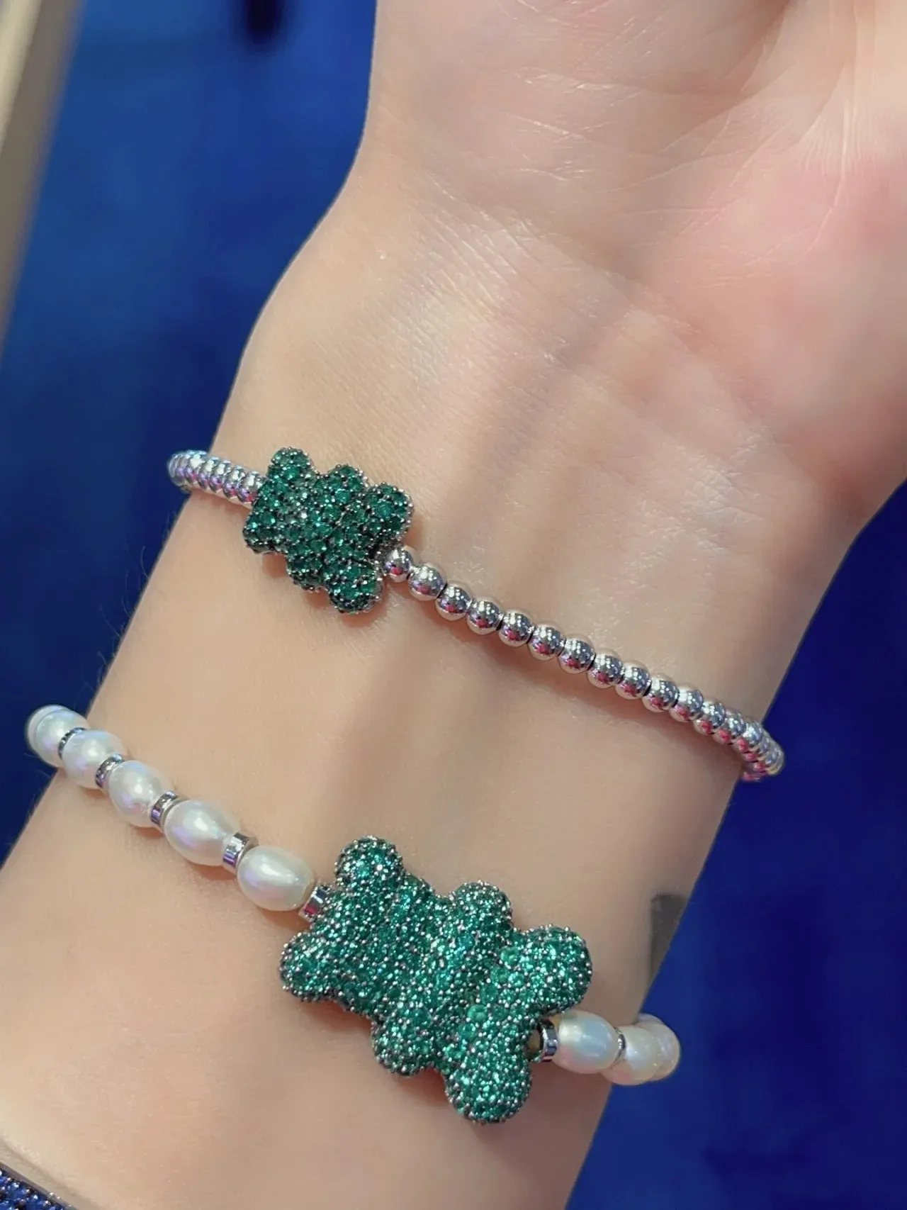 Pulseira com pérolas e cristais no centro, cor verde marinho 5