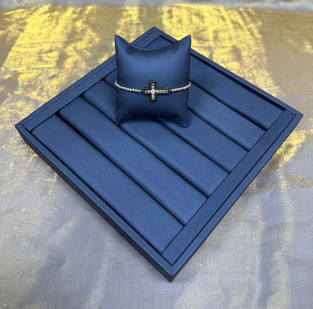 Navy Silver Pavé-Set Cross Pendant Beaded Chain Link Bracelet 9