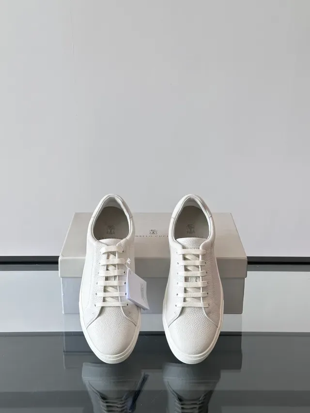 Off-White Leather Low-Top Sneakers 3