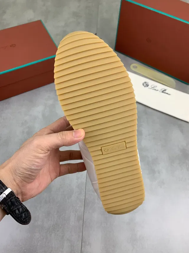 Off-White Sneaker daim et cuir basse semelle gomme 2