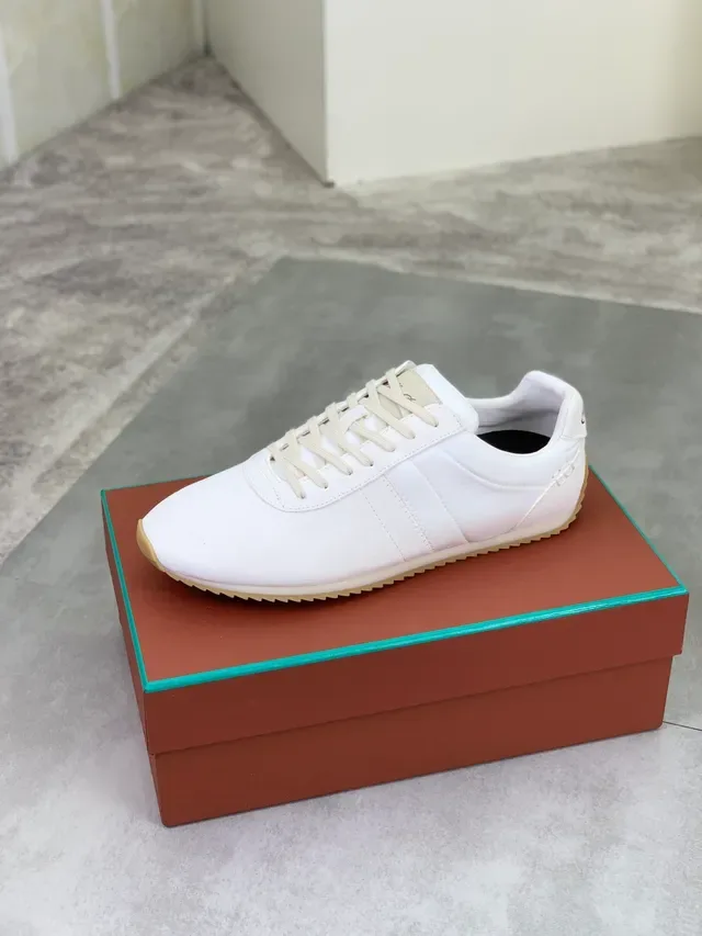 Off-White Sneaker daim et cuir basse semelle gomme 4