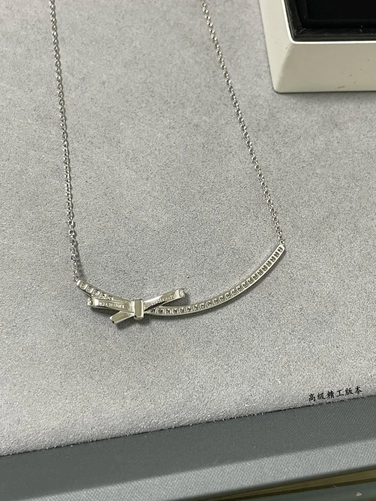 Pavé-Set Curved Bar Bow Motif Necklace 3