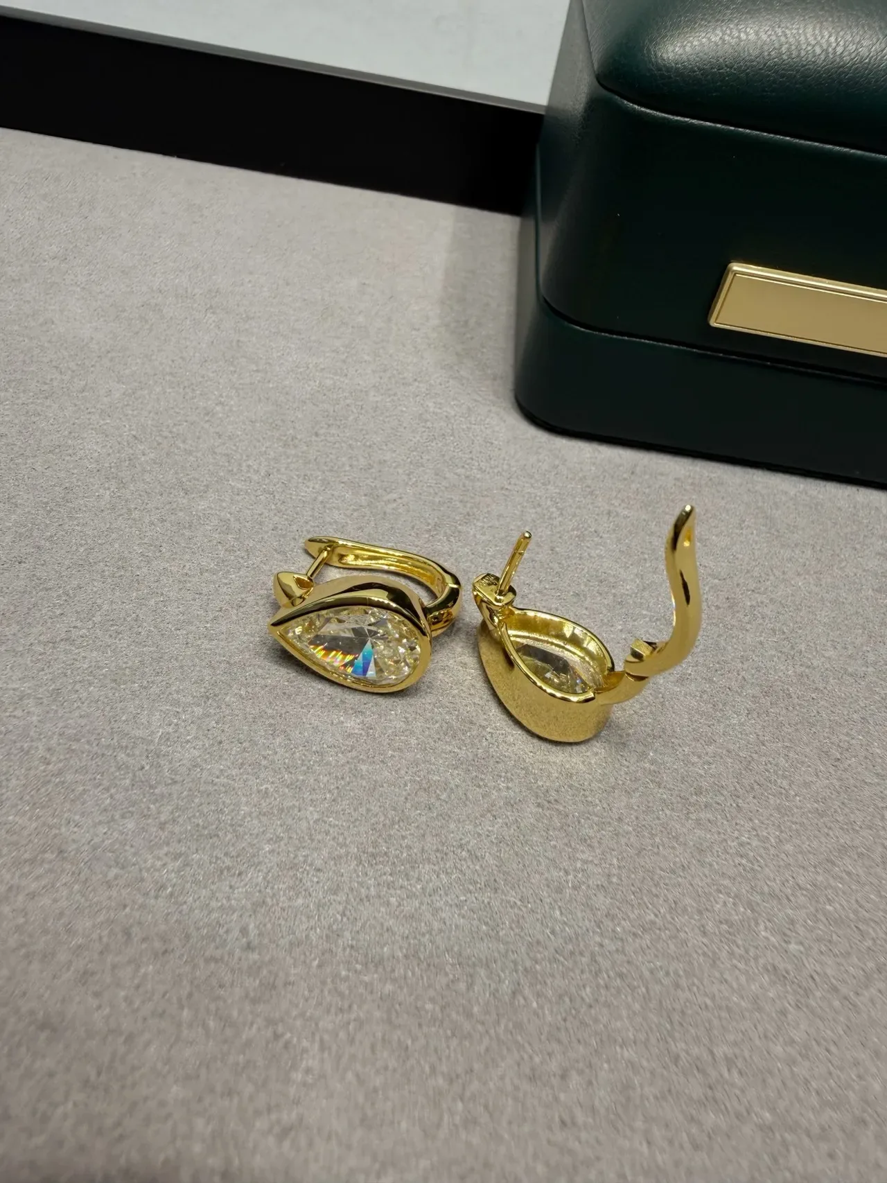 Boucles d'oreilles en métal bicolore double goutte taille poire 6
