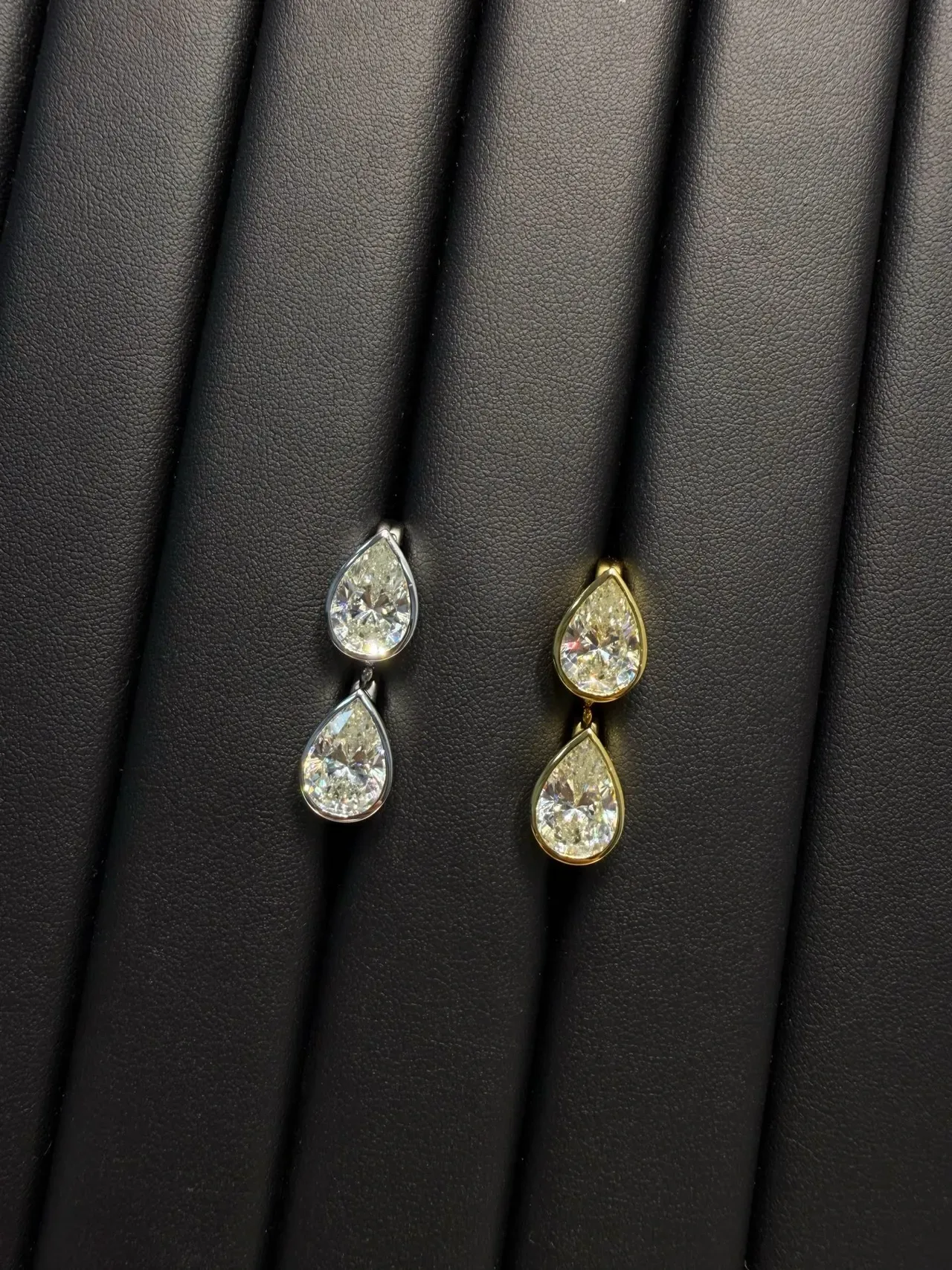 Boucles d'oreilles en métal bicolore double goutte taille poire 9
