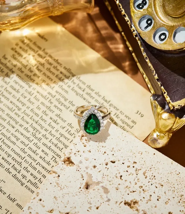 Pear-Cut Green Gemstone Diamond Halo Ring 2