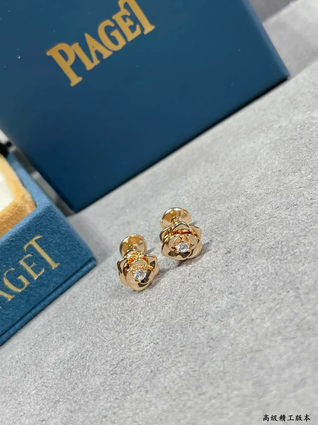 Piaget Boucles d'oreilles Or Rose Transparente Motif Floral Construction Pétales en Couches 4