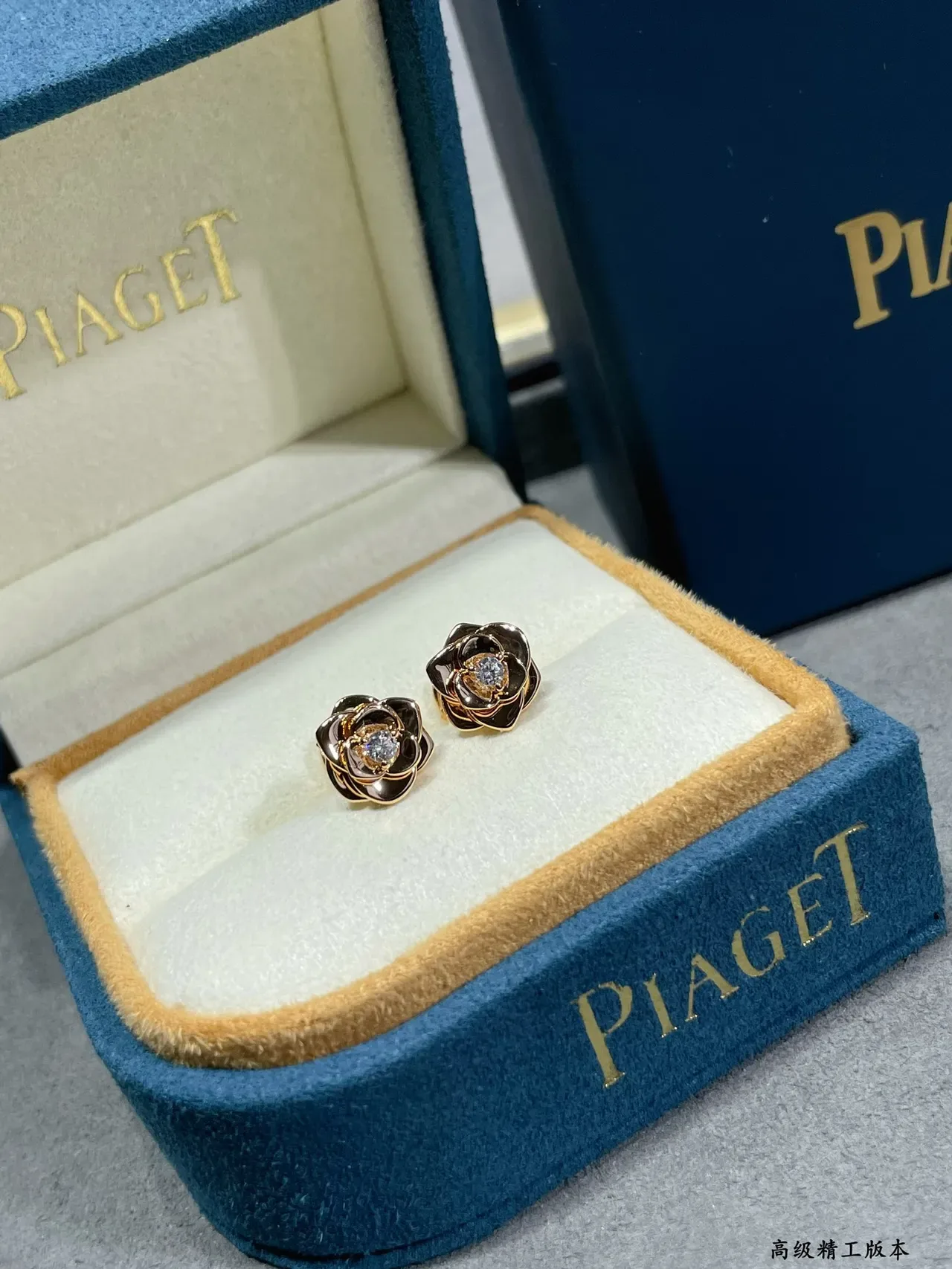 Piaget Boucles d'oreilles Or Rose Transparente Motif Floral Construction Pétales en Couches 8