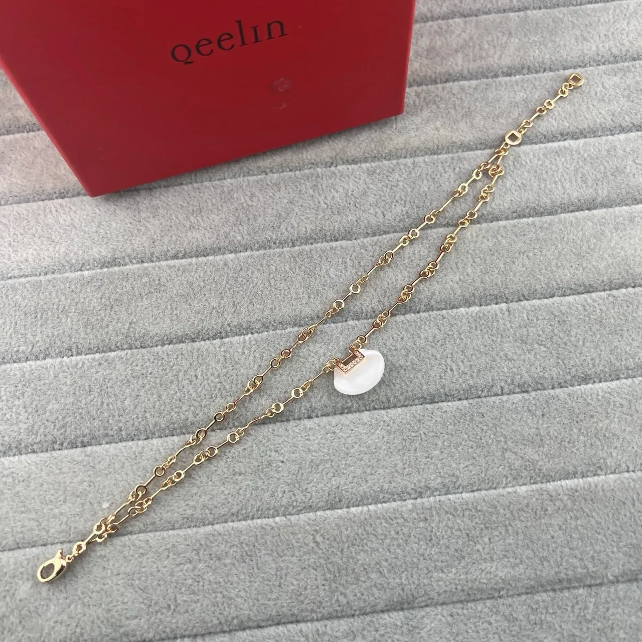 qeelin Gold Red Link Chain Asymmetrical Pendant Design Necklace 4