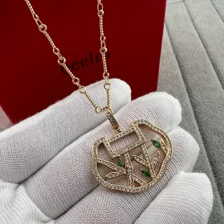 Qeelin Wulu Pavé Collier en or avec diamants pavé et gemme verte