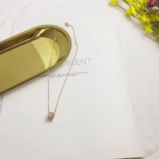 Rose Gold Collar cilíndrico con colgante pavé