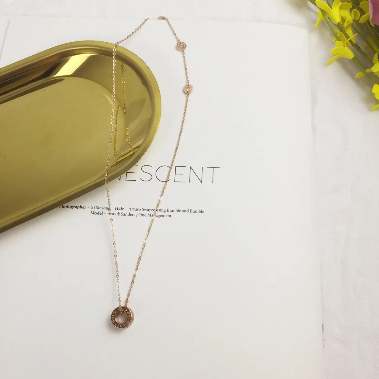 Rose Gold Colar com pingente cilíndrico pavé 3