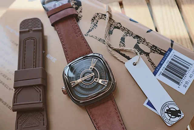 SEVENFRIDAY P-Series حالة مربعة مخددية أسود بني وجه مكشوف متعدد الطبقات ساعة ميكانيكية 3