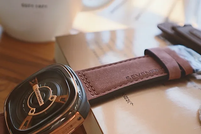 SEVENFRIDAY P-Series حالة مربعة مخددية أسود بني وجه مكشوف متعدد الطبقات ساعة ميكانيكية 7