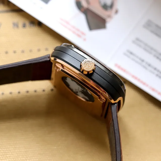 SEVENFRIDAY P-Series حالة مربعة مخددية أسود بني وجه مكشوف متعدد الطبقات ساعة ميكانيكية 10