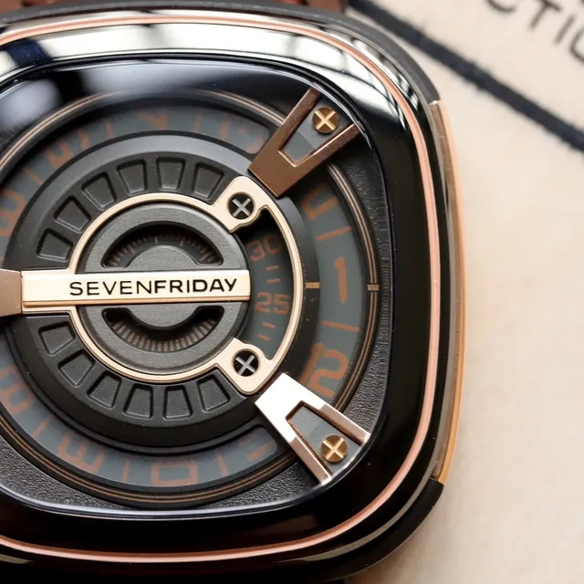 SEVENFRIDAY P-Series حالة مربعة مخددية أسود بني وجه مكشوف متعدد الطبقات ساعة ميكانيكية 12