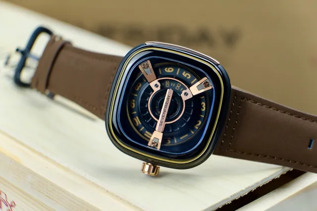 SEVENFRIDAY P-Series حالة مربعة مخددية أسود بني وجه مكشوف متعدد الطبقات ساعة ميكانيكية 18