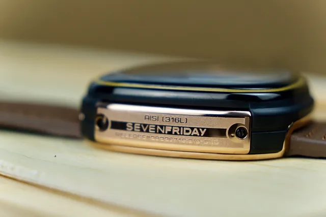 SEVENFRIDAY P-Series حالة مربعة مخددية أسود بني وجه مكشوف متعدد الطبقات ساعة ميكانيكية 20