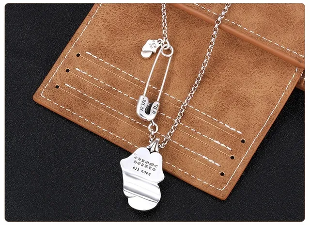 Silver Lips-Shaped Pendant Necklace 4