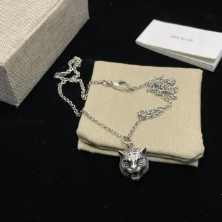 Collier pendentif tête de tigre en argent