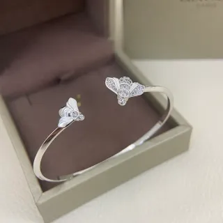 سوار معصم مفتوح بلون فضي بنمط النحل Pavé