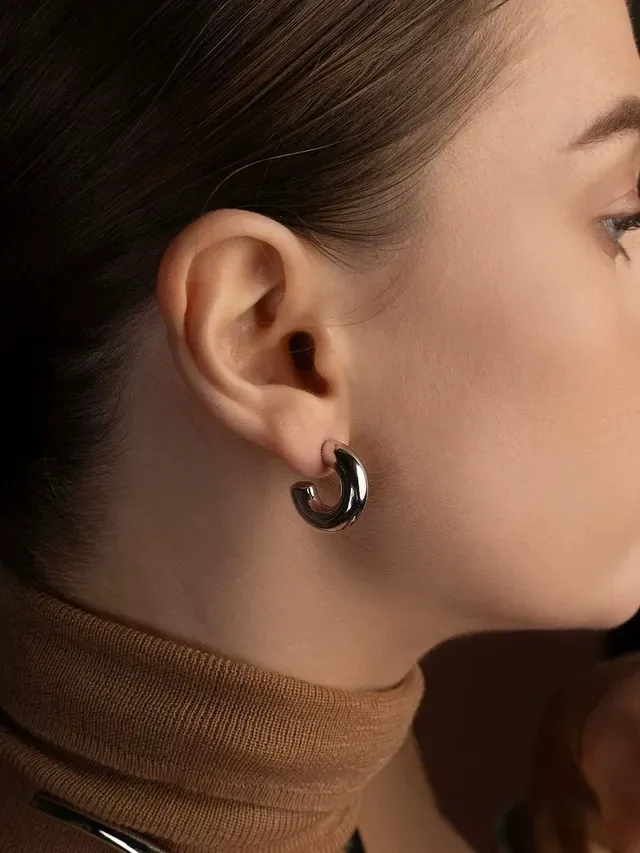 Silver-Toned Small Hoop Earrings 2
