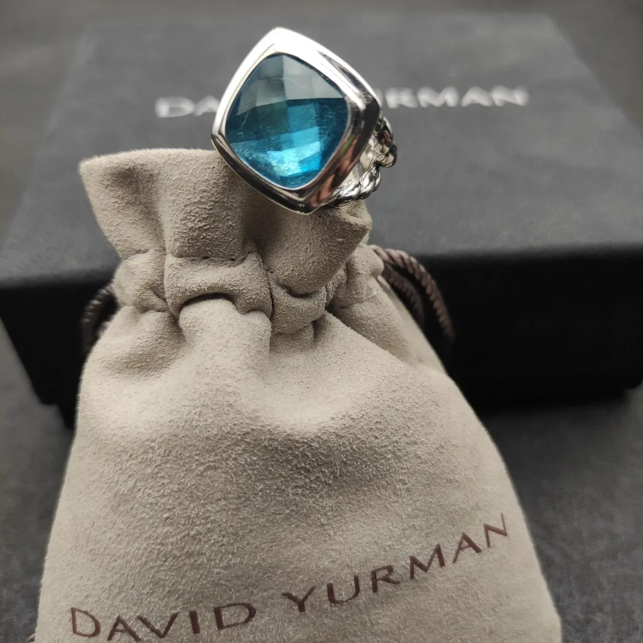Silver-Toned Twisted Rope Band Faceted Blue Gemstone Ring 2