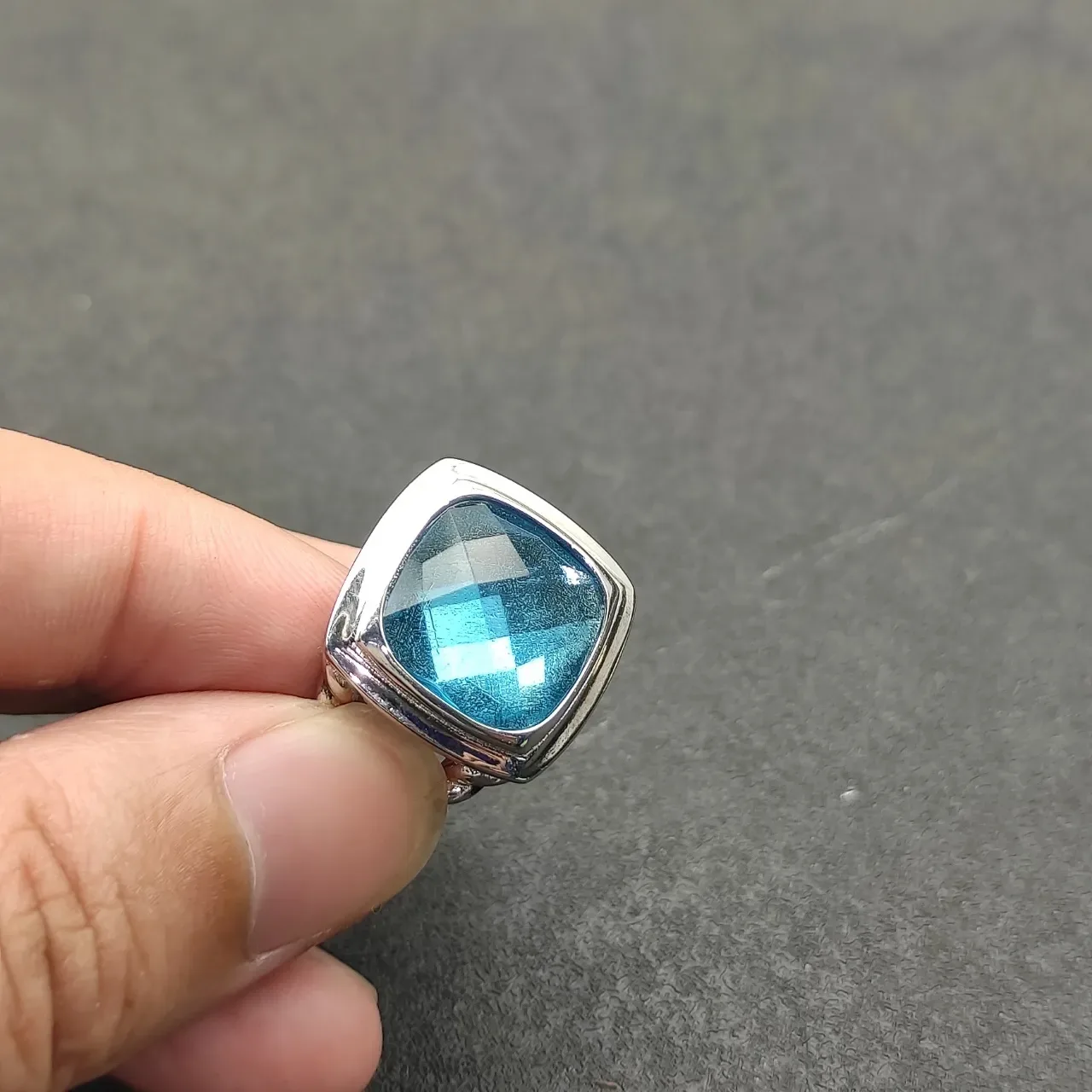 Silver-Toned Twisted Rope Band Faceted Blue Gemstone Ring 5