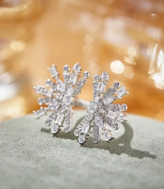 Snowflake-Inspired Multi-Cut Crystal Starburst Earrings 4