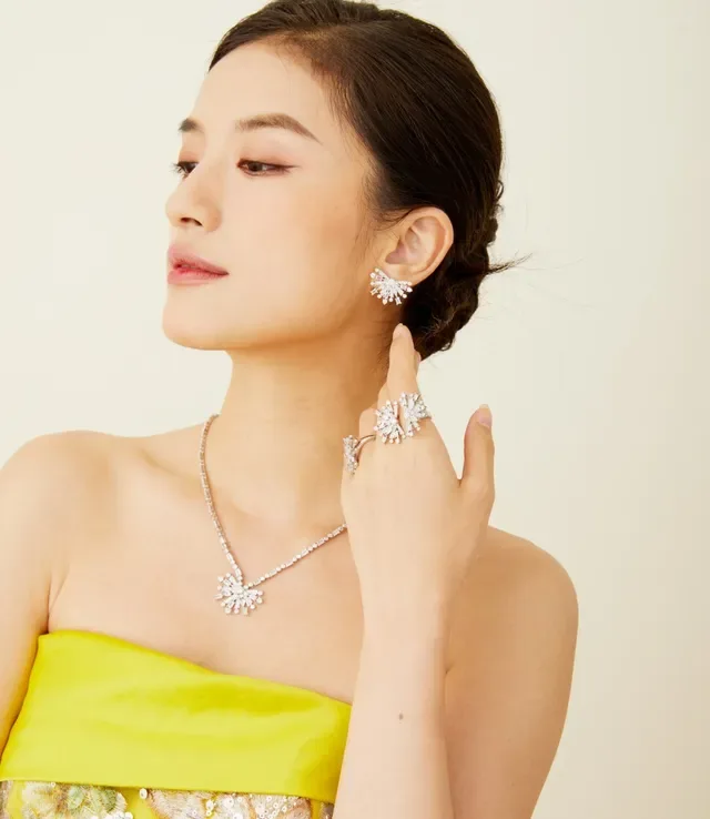 Snowflake-Inspired Multi-Cut Crystal Starburst Earrings 5